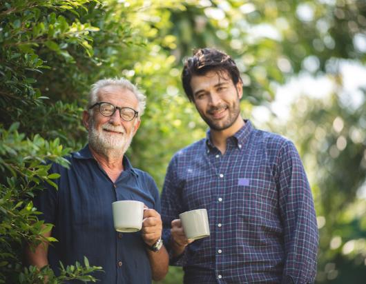 MHFA voor particulieren-mok in hand